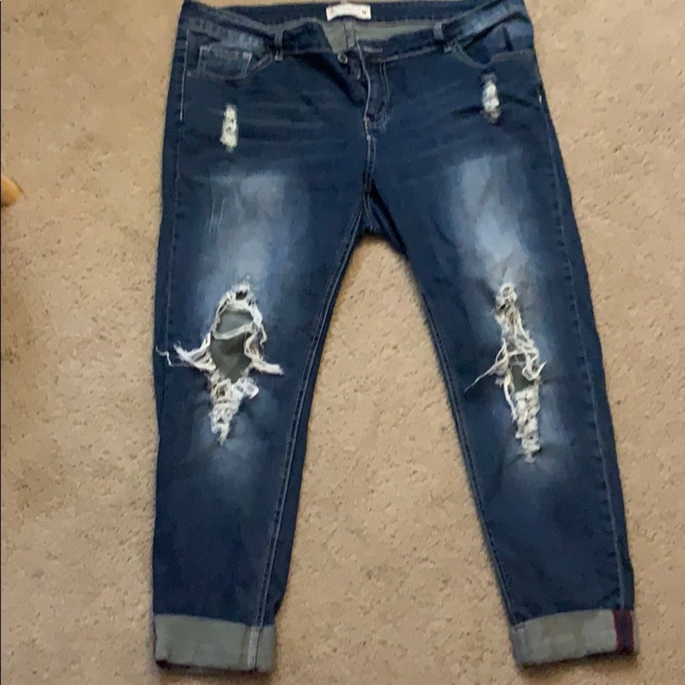 Distressed jeans/Ripped jeans